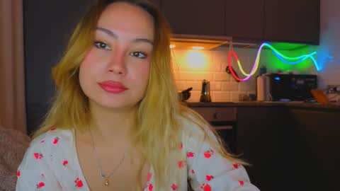 Tati and Lola online show from March 1, 4:14 am