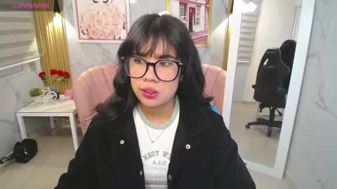 strawkiss_a online show from September 22, 8:33 pm
