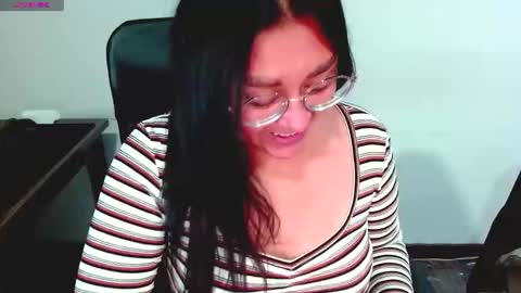 Snapshot of strawlux chatting on February 21, 2:34 am strawlux online show from February 21, 2:34 am