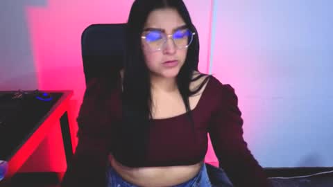 Snapshot of strawlux chatting on February 27, 6:13 am strawlux online show from February 27, 6:13 am