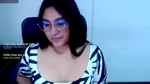 Snapshot of strawlux chatting on March 24, 5:01 am strawlux online show from March 24, 5:01 am