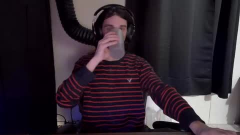 stringgreens777 online show from February 4, 2:34 pm