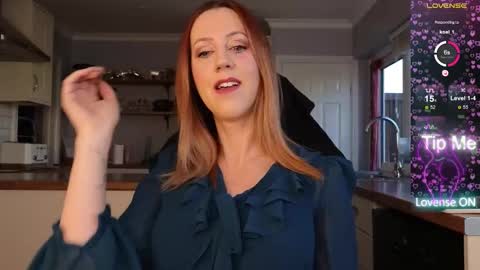 Snapshot of stripmequick chatting on November 25, 10:48 am Amorina online show from November 25, 10:48 am