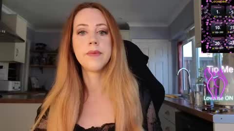 Snapshot of stripmequick chatting on April 14, 9:26 am Amorina online show from April 14, 9:26 am
