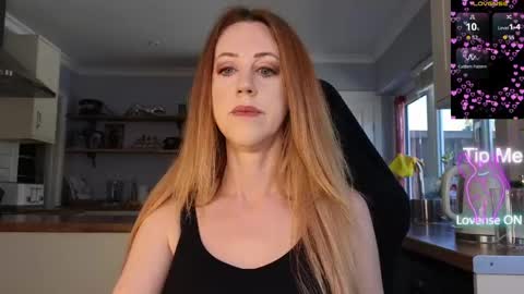 Snapshot of stripmequick chatting on May 1, 9:36 am Amorina online show from May 1, 9:36 am