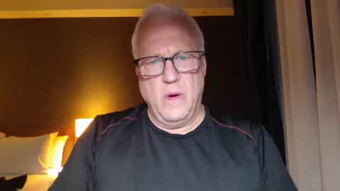 Snapshot of strkgforyou chatting on October 27, 5:39 pm Stroking For You online show from October 27, 5:39 pm