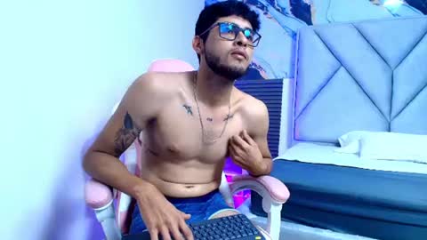 Snapshot of stron_dominant chatting on June 11, 12:25 pm Javier online show from June 11, 12:25 pm