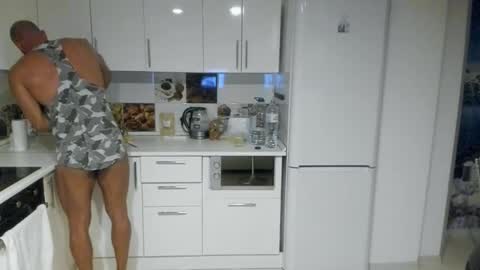 Strong Arni online show from February 12, 6:30 pm