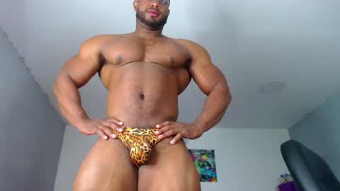 Snapshot of strong_george1 chatting on December 13, 11:17 pm strong_george1 online show from December 13, 11:17 pm