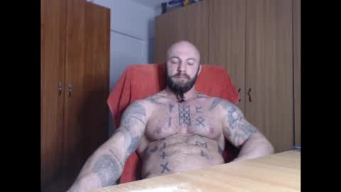Snapshot of strongivan chatting on April 9, 6:13 pm StrongIvan online show from April 9, 6:13 pm