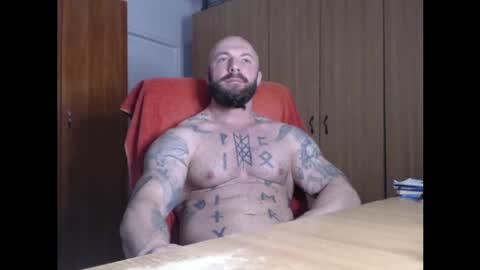 Snapshot of strongivan chatting on May 3, 4:40 am StrongIvan online show from May 3, 4:40 am