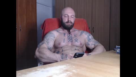 Snapshot of strongivan chatting on May 7, 4:18 am StrongIvan online show from May 7, 4:18 am