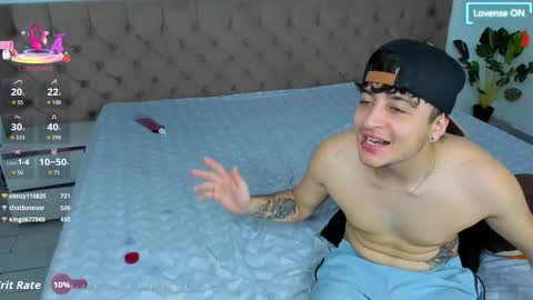 Snapshot of stroong_couple_ chatting on November 30, 9:46 am Strong Couple online show from November 30, 9:46 am