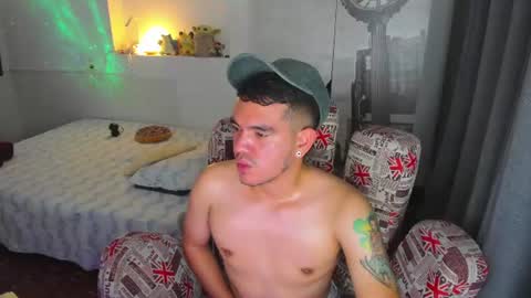 Snapshot of strosa_ chatting on July 27, 12:50 am strosa_ online show from July 27, 12:50 am