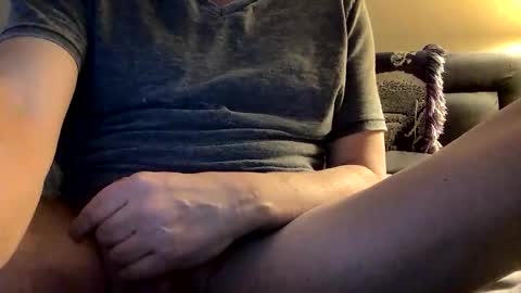 Snapshot of strungfornow chatting on December 16, 1:21 am strungfornow online show from December 16, 1:21 am