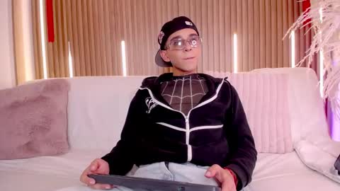 STUART online show from February 5, 8:24 pm