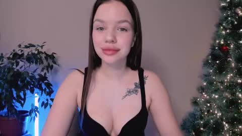 Snapshot of stuffed_cookie chatting on December 28, 4:30 am Mary online show from December 28, 4:30 am