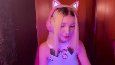 stuffy_ri online show from December 2, 8:44 pm