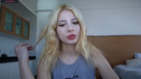 Snapshot of stuirt chatting on March 26, 6:13 pm Sofa online show from March 26, 6:13 pm