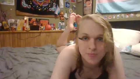 Snapshot of stupidslutjess chatting on May 22, 6:53 am stupidslutjess online show from May 22, 6:53 am