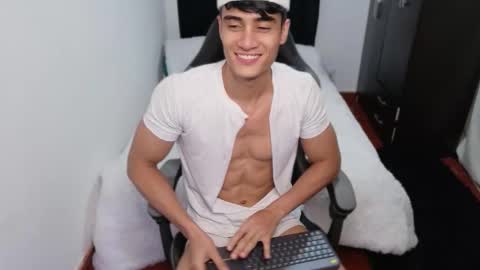 Snapshot of stylish_men chatting on October 14, 1:23 pm stylish men online show from October 14, 1:23 pm