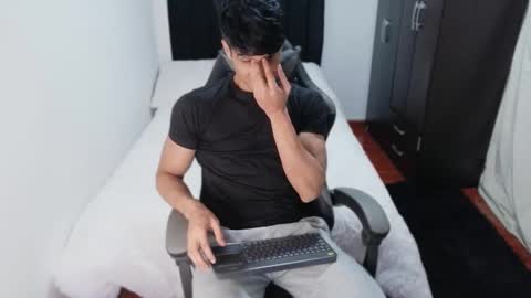 Snapshot of stylish_men chatting on October 15, 11:27 pm stylish men online show from October 15, 11:27 pm