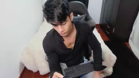 Snapshot of stylish_men chatting on October 21, 1:34 pm stylish men online show from October 21, 1:34 pm