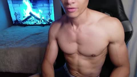 Snapshot of stylishman01 chatting on May 4, 10:50 pm stylish man online show from May 4, 10:50 pm