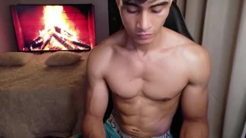 Snapshot of stylishman01 chatting on May 6, 9:20 pm stylish man online show from May 6, 9:20 pm