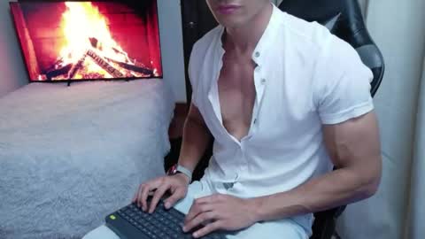 Snapshot of stylishman01 chatting on May 15, 8:05 pm stylish man online show from May 15, 8:05 pm