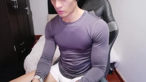 Snapshot of stylishman01 chatting on May 25, 8:59 pm stylish man online show from May 25, 8:59 pm