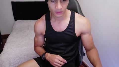 Snapshot of stylishman01 chatting on June 2, 11:51 pm stylish man online show from June 2, 11:51 pm