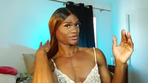 Snapshot of suannyklatten_ chatting on February 24, 12:59 pm Suanny Klatten It is my account independent online show from February 24, 12:59 pm