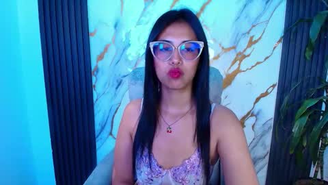 sub_scarlett_ online show from March 9, 1:15 pm