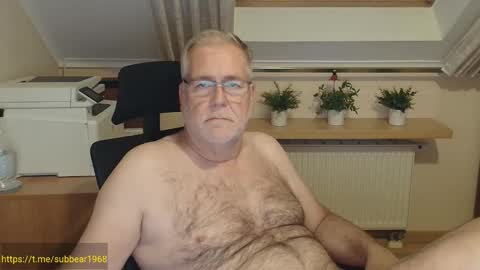 Snapshot of subbear1968 chatting on June 3, 10:48 pm subbear1968 online show from June 3, 10:48 pm