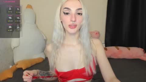 Chloe online show from October 31, 3:13 pm