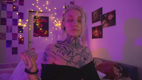succubus_66 online show from January 14, 4:40 pm