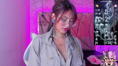 Snapshot of succubus_girl_ chatting on December 5, 3:17 pm Alexy online show from December 5, 3:17 pm
