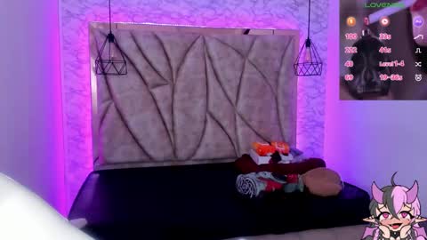 Snapshot of succubus_girl_ chatting on December 22, 1:00 pm Alexy online show from December 22, 1:00 pm