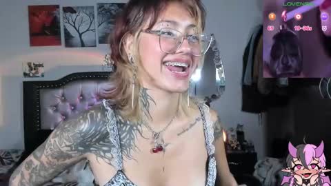 Snapshot of succubus_girl_ chatting on January 28, 5:56 pm Alexy online show from January 28, 5:56 pm
