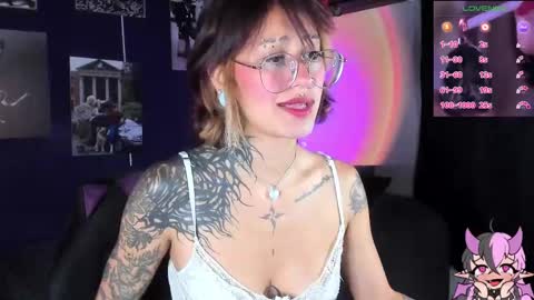 Snapshot of succubus_girl_ chatting on September 15, 3:45 pm Alexy online show from September 15, 3:45 pm