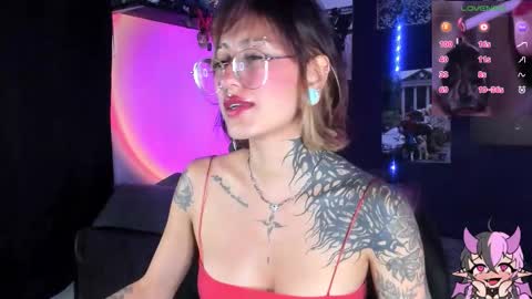 Snapshot of succubus_girl_ chatting on September 20, 12:11 am Alexy online show from September 20, 12:11 am