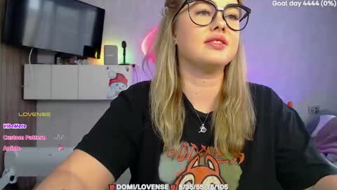 suchcute_ online show from February 7, 4:27 am