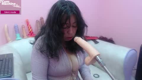 Snapshot of sucker_drool chatting on September 22, 12:18 pm Sucky  online show from September 22, 12:18 pm