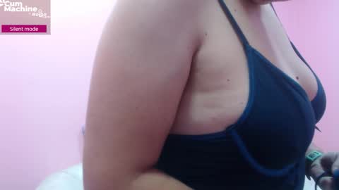 Snapshot of sucker_drool chatting on October 4, 12:25 pm Sucky  online show from October 4, 12:25 pm