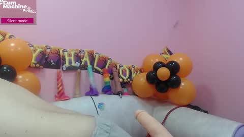 Snapshot of sucker_drool chatting on October 10, 12:04 pm Sucky  online show from October 10, 12:04 pm