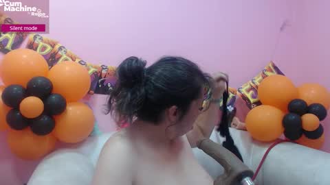 Snapshot of sucker_drool chatting on October 27, 12:09 pm Sucky  online show from October 27, 12:09 pm