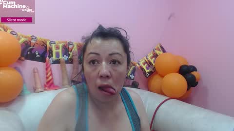 Snapshot of sucker_drool chatting on October 29, 12:18 pm Sucky  online show from October 29, 12:18 pm