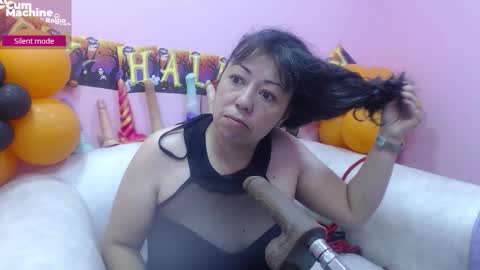 Snapshot of sucker_drool chatting on October 31, 12:17 pm Sucky  online show from October 31, 12:17 pm