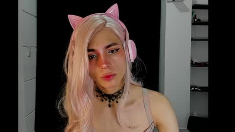 Snapshot of sue_krous chatting on March 24, 6:51 am sue online show from March 24, 6:51 am